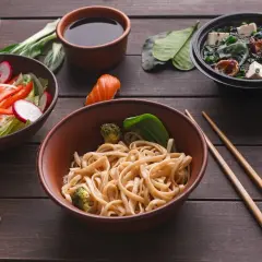 Sos sojowy idealnie podkreśli smak makaronu z warzywami, sushi i zupy. Pyszny azjatycki posiłek czeka!