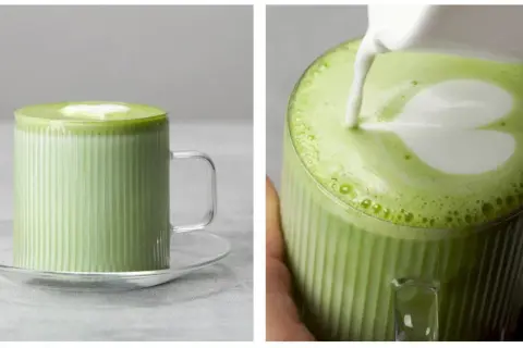 Zielone matcha latte z pianką w kształcie serca. Dowiedz się, jak pić matcha, by cieszyć się jej smakiem i wyglądem.