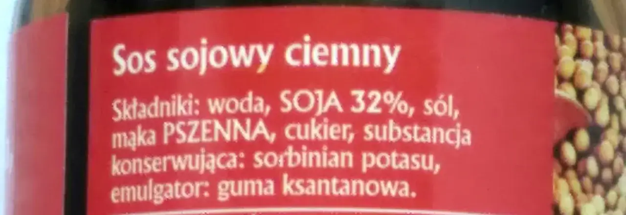 Sos sojowy ciemny: woda, SOJA 32%, sól, mąka pszenna, cukier, sorbinian potasu, guma ksantanowa.
